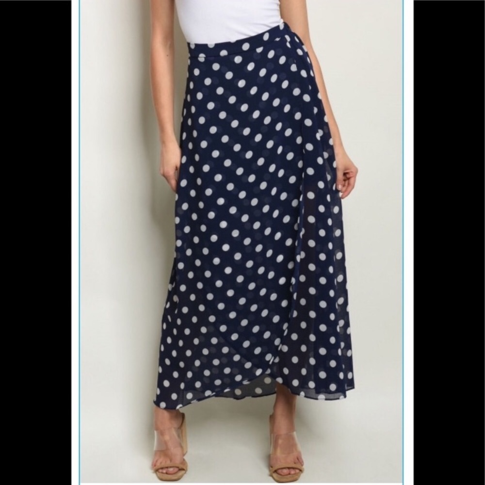 4/$20 SALE🌺Navy polka dot skirt